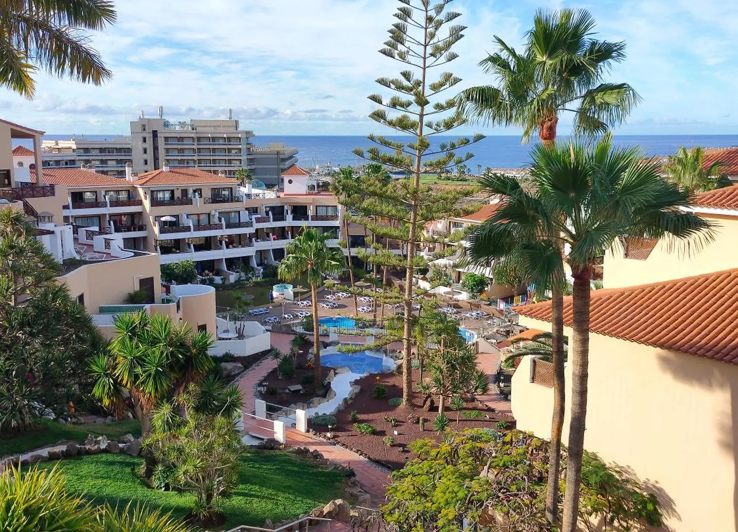 Lovely Apartment Top Views, Heated Pool, Great Location contacts